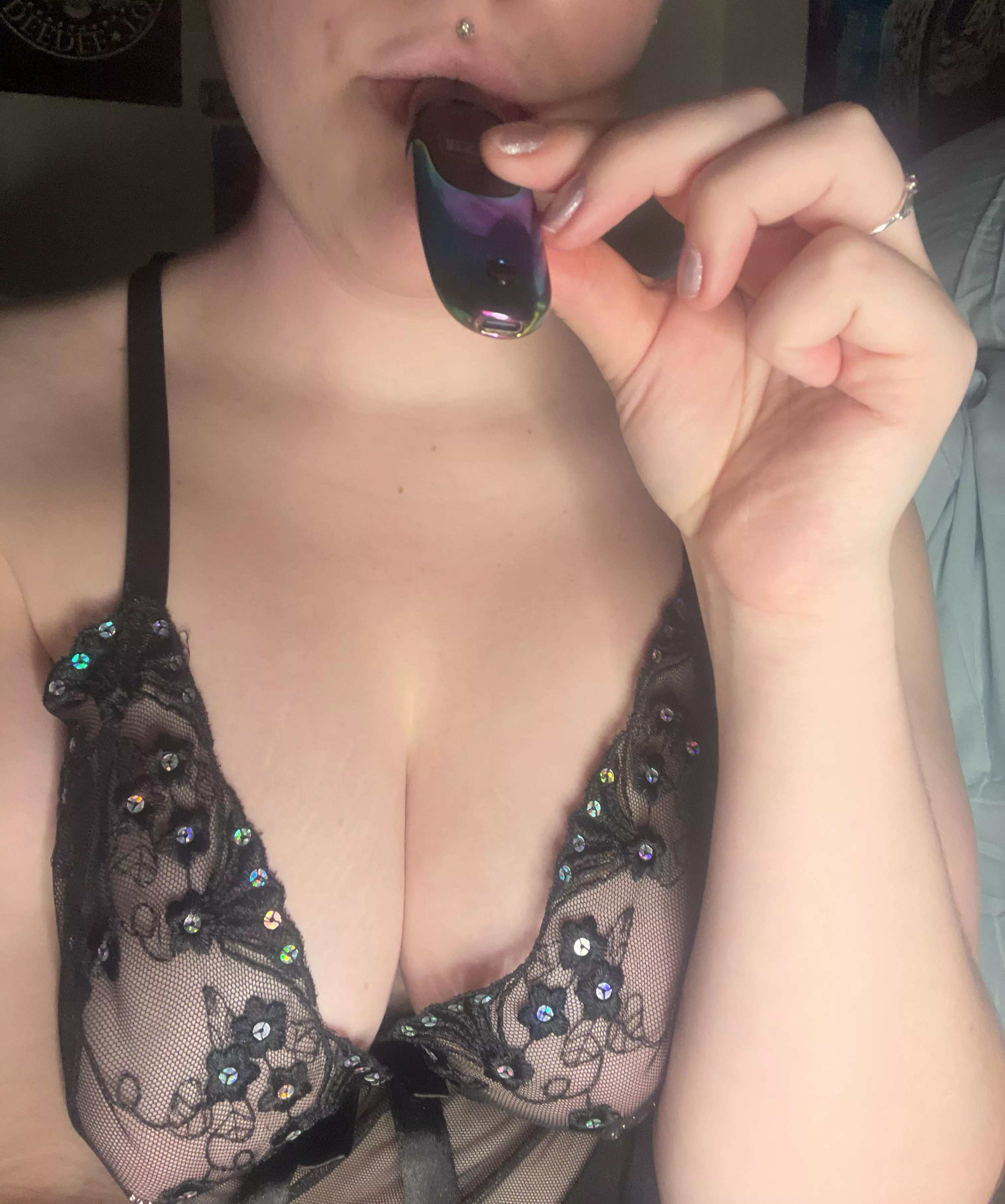 wanna hit it 😏 seshing on live rn