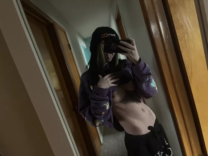 Wanna watch 90's cartoons together and fuck? 😏