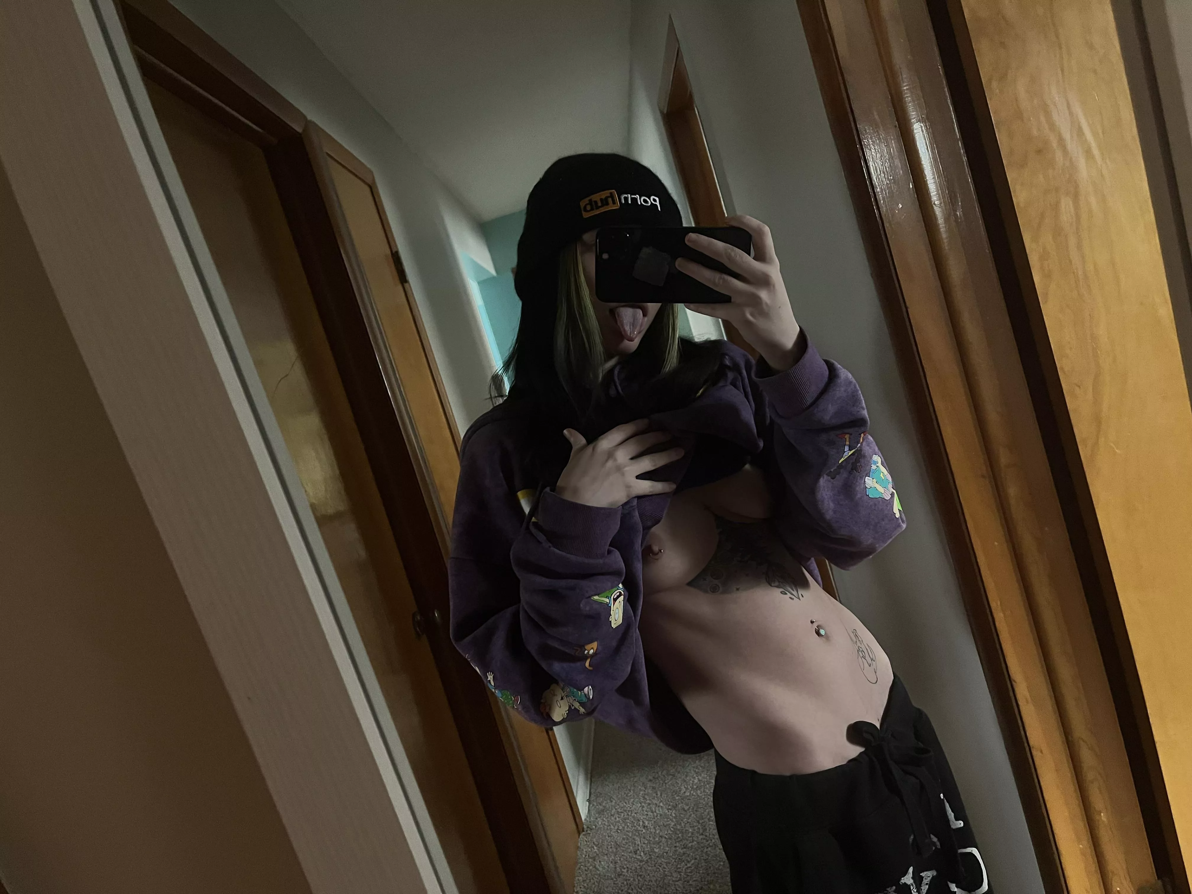 Wanna watch 90's cartoons together and fuck? 😏