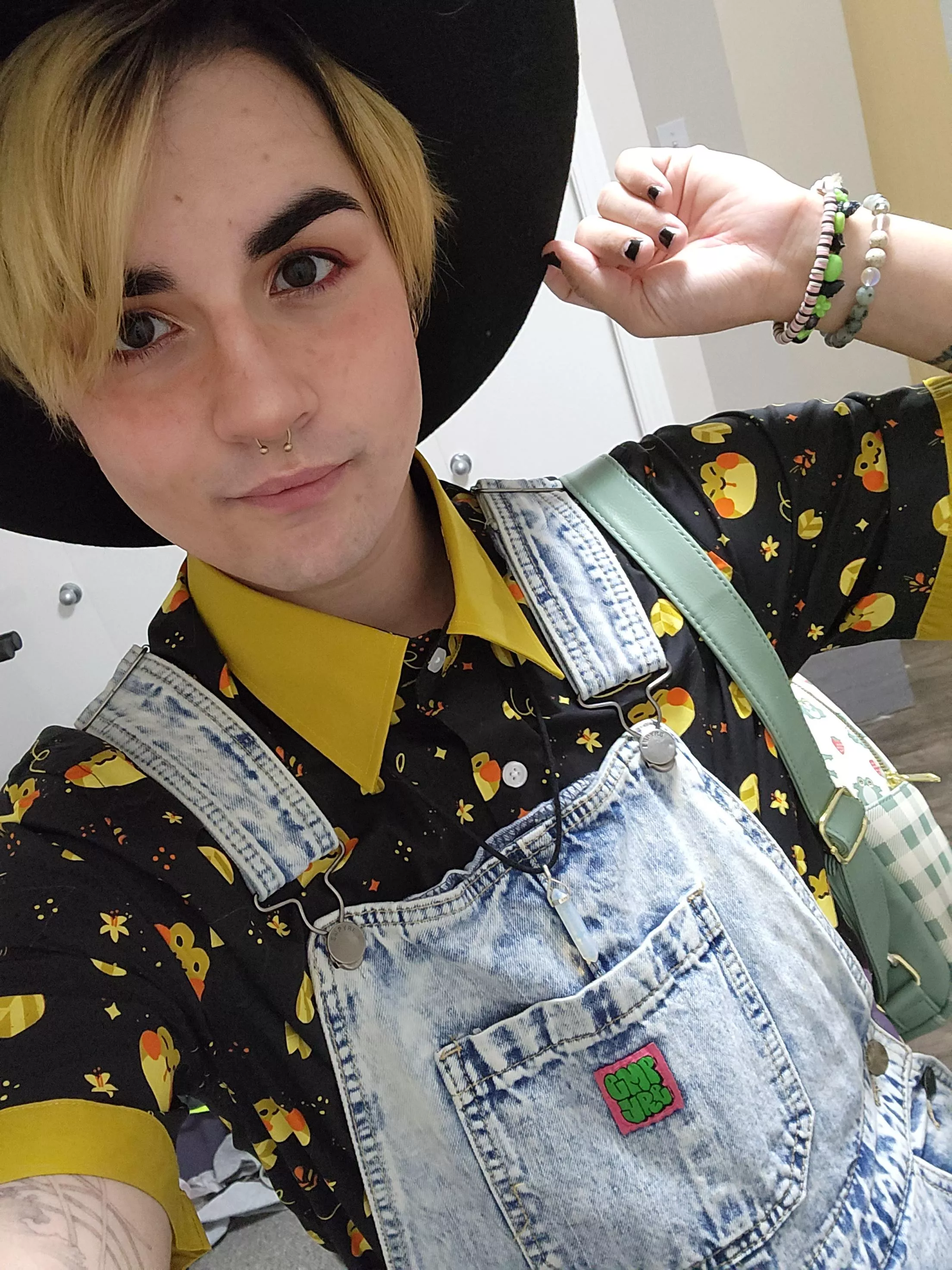 Went to Puss n Boots covered in froggies 💕🐸🌻