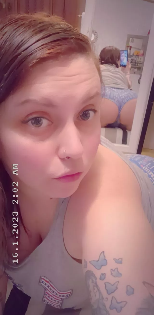 when you're at home alone and have no man nudes it is 😜