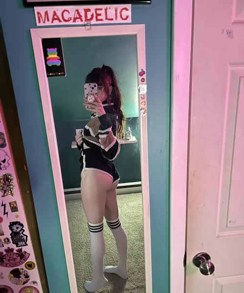 Who likes knee socks on extra long legs? 😉😏