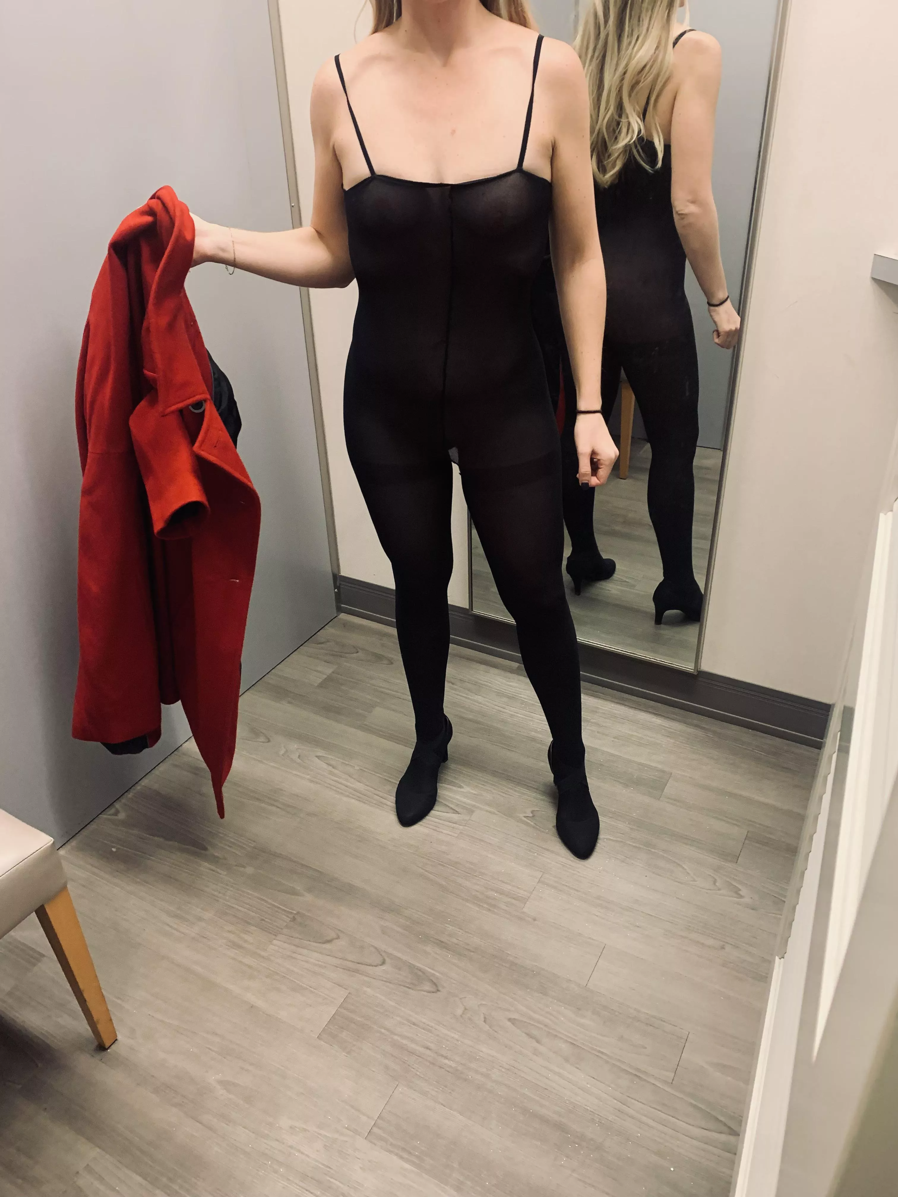 Wi[f]e wearing a bodystocking to the store 🤫🤫