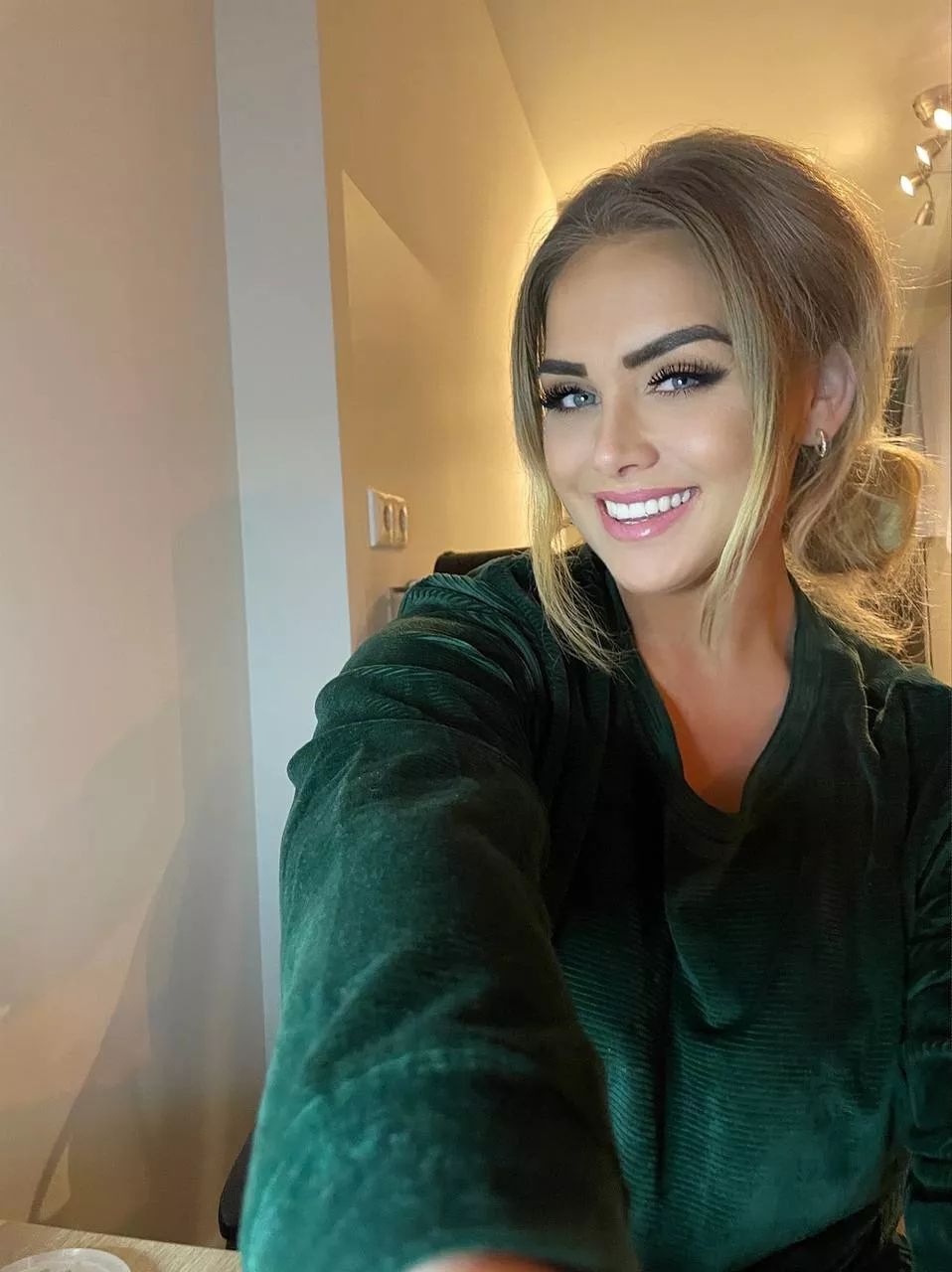 Would you breed a blonde cutie?