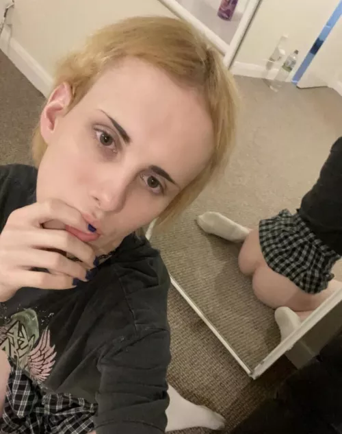 Would you humiliate me and cum all over my face and pussy ass 🥰