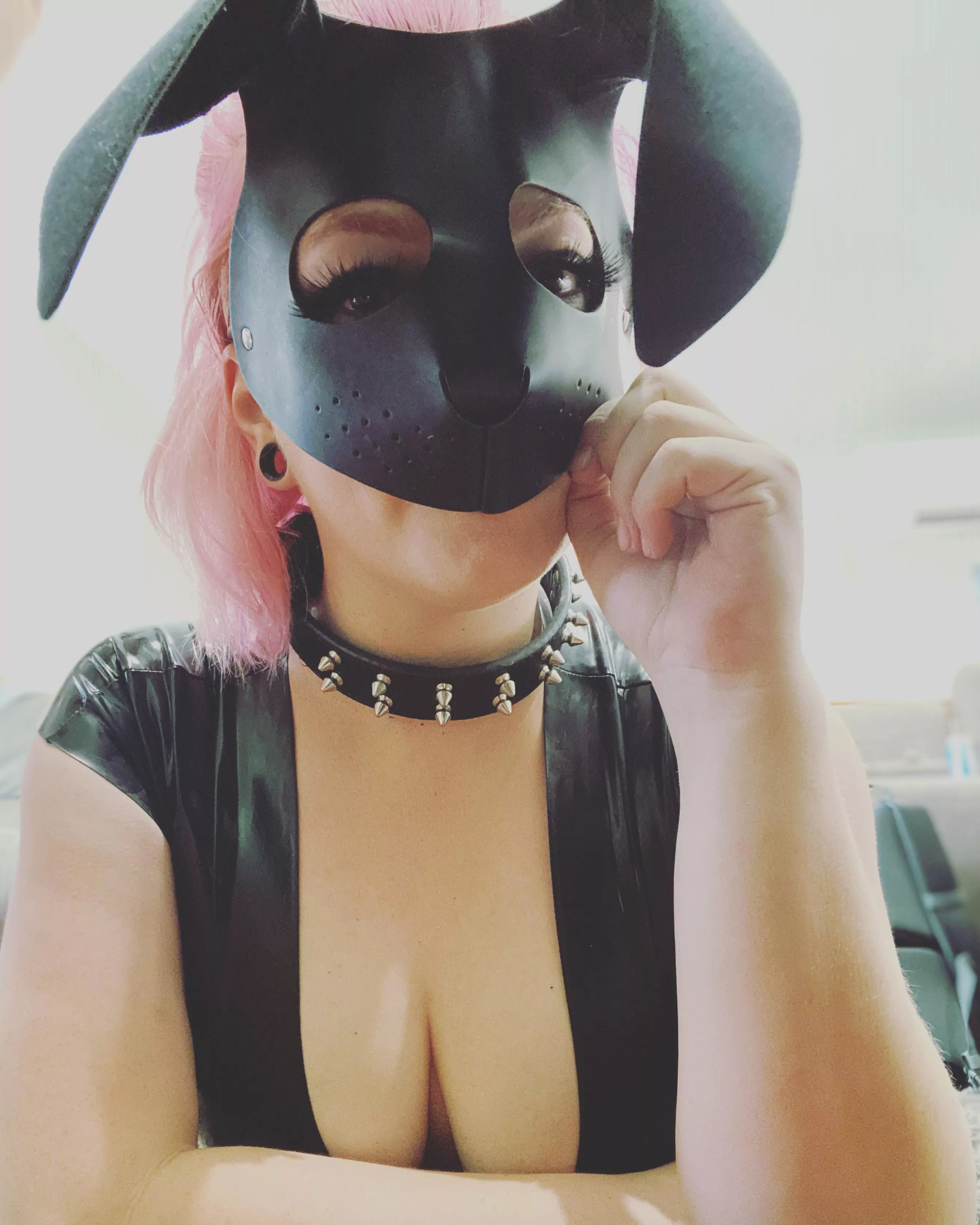 You look like you need more bunny girls in your life! 🖤🐰