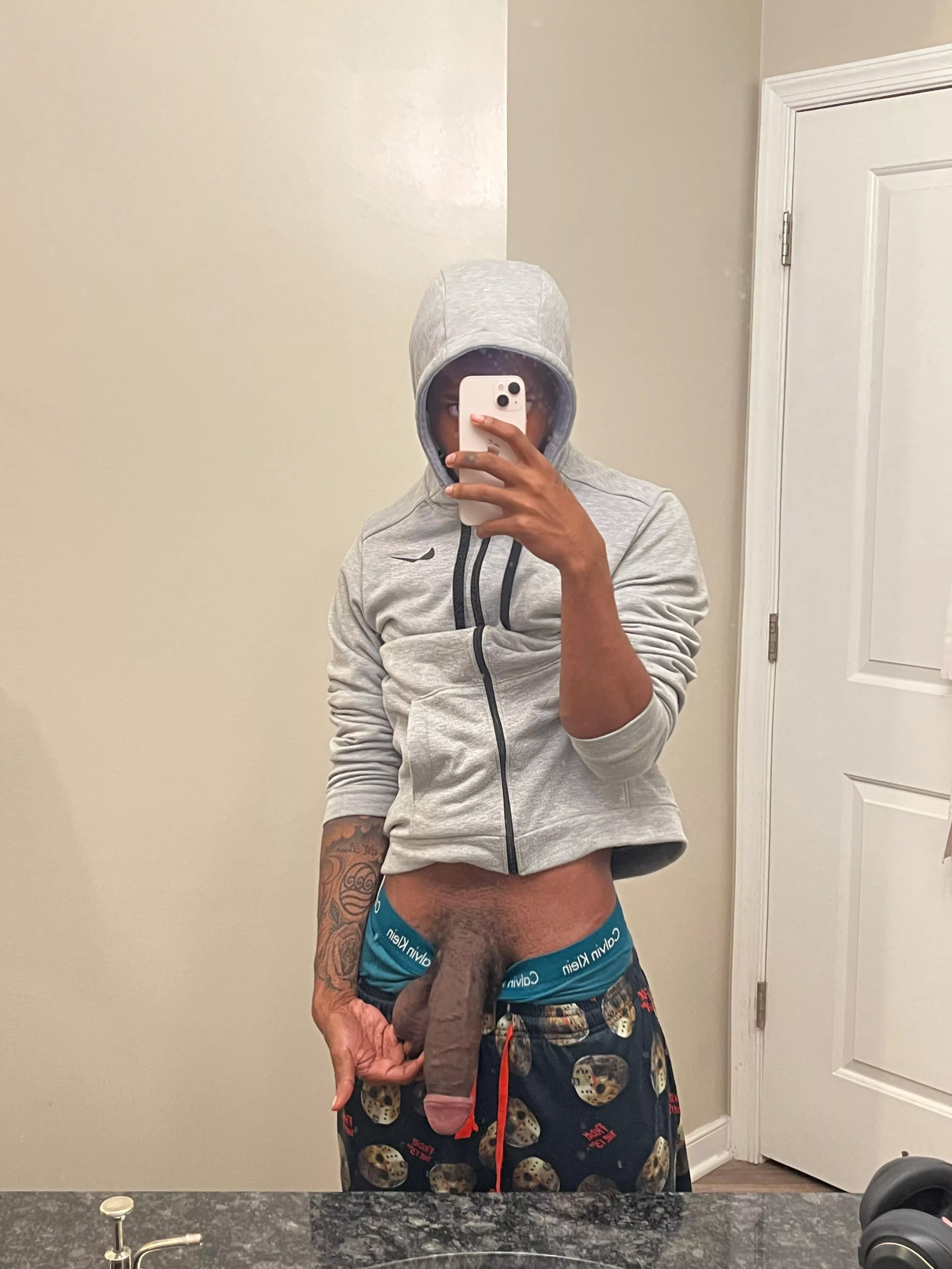 [18] is it long or thick??