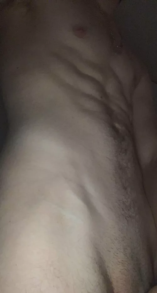 19 Fit frat boy looking for other fit guys that show face. Let’s compare and see who’s bigger sc: rileyjones639