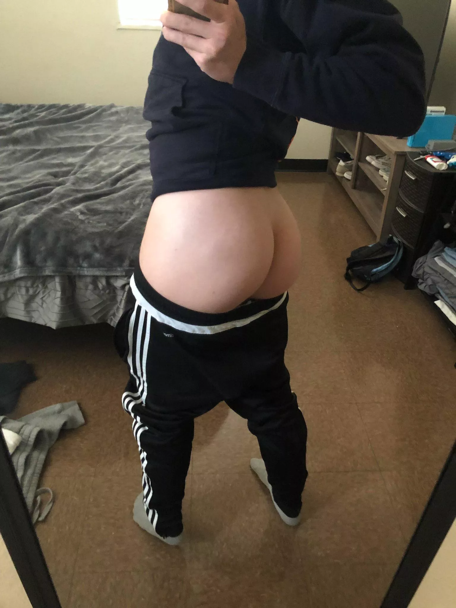 22 frat bro with thick ass and cock @paultucker44 ; hairy, hung, and college guys hmu