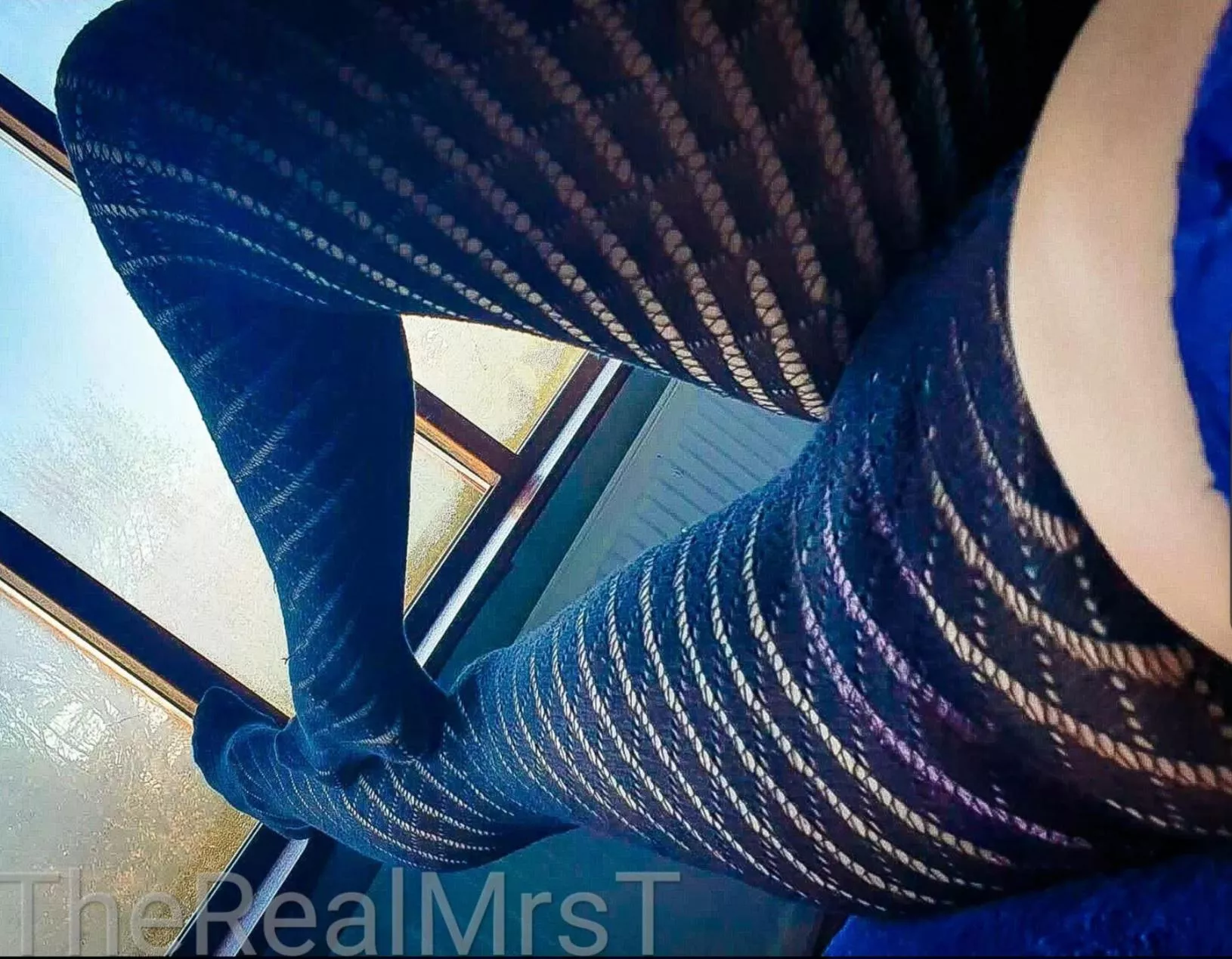 -5 here in the UK so trying to keep these long legs warm 🥶 (nsfw)