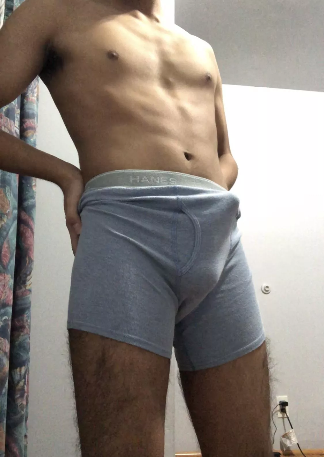 (5’4 21) anyone wanna wrestle and frot?