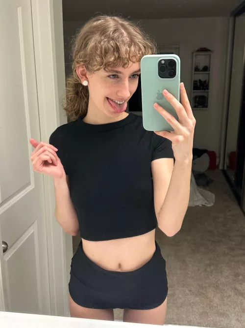 addicted 2 baby tees <3