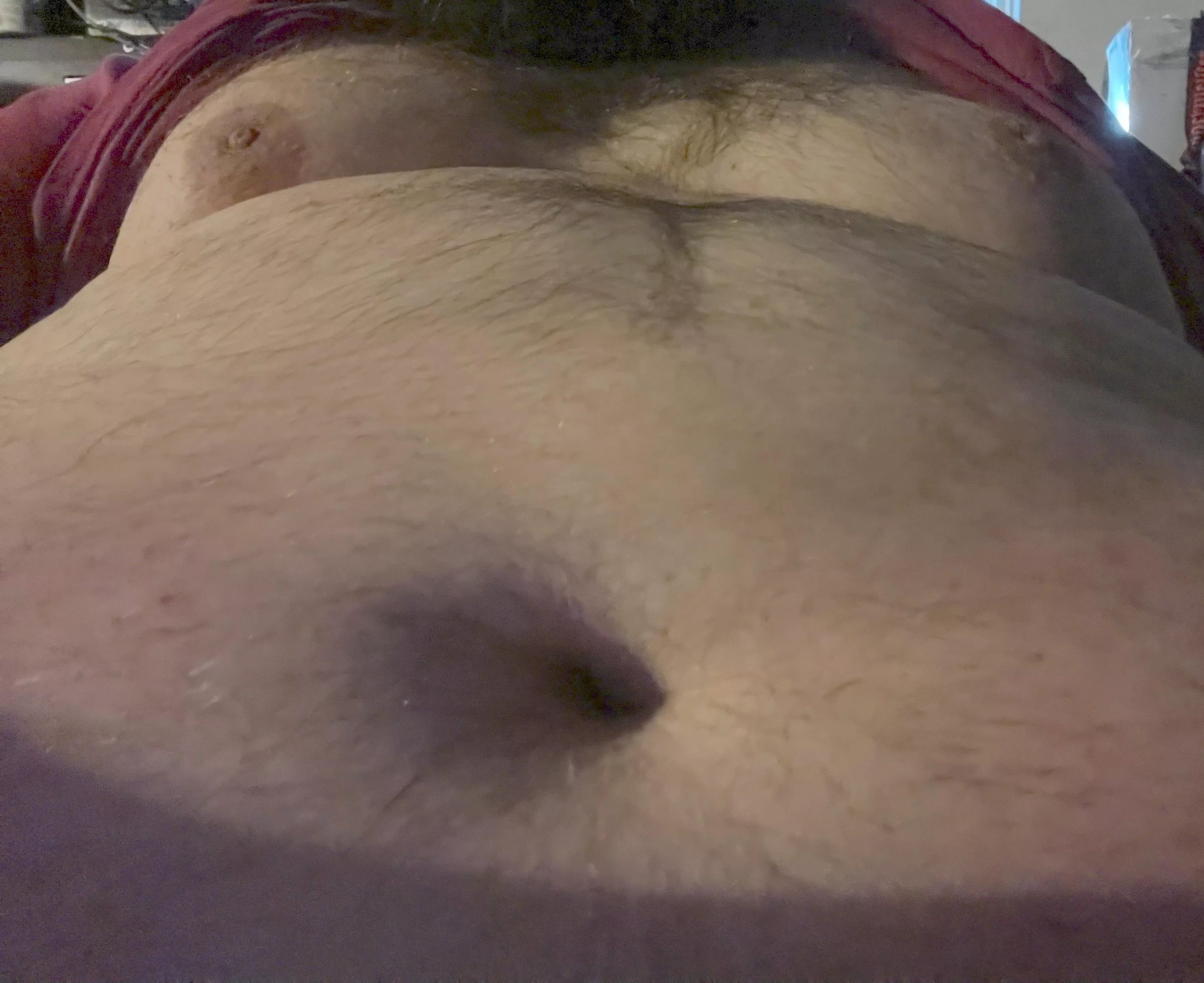 Any ladies in here like big hairy bearded guys? Let’s chat and play. (31)