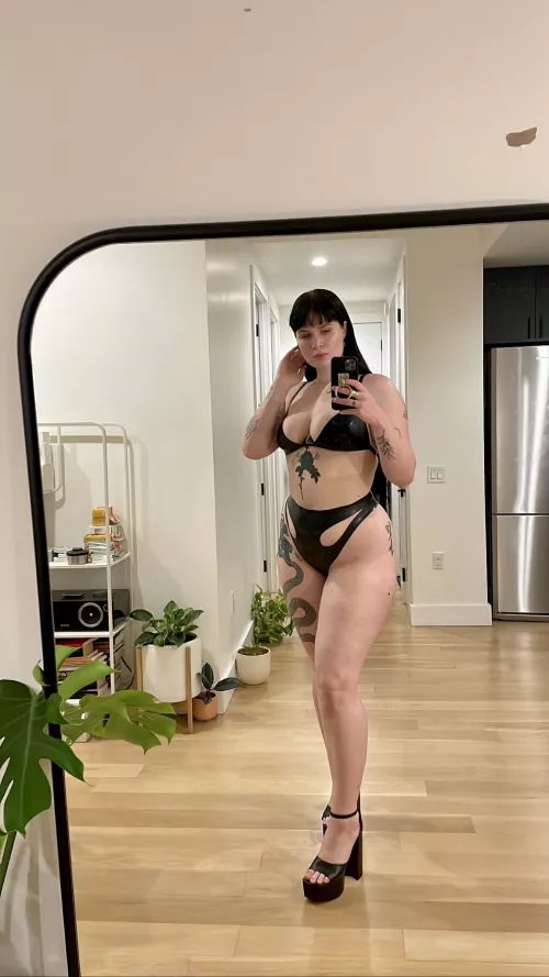 Any straight guys feeling 🍑 curmuly rn