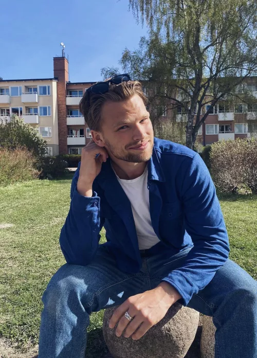 anyone wanna help me troll my ex? lol