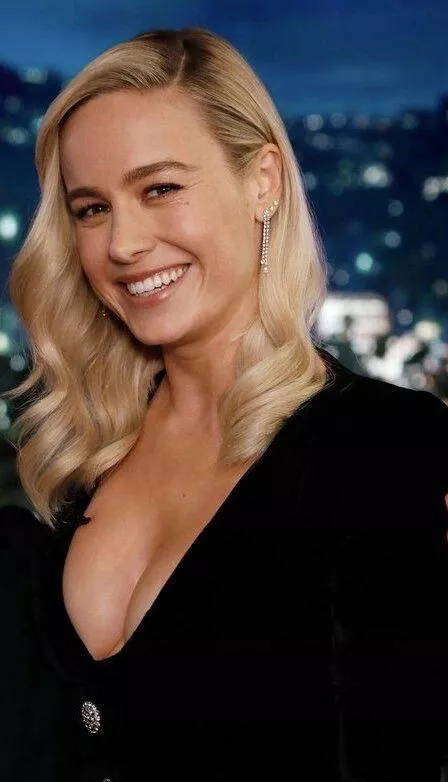 Brie Larson is making me crave some bi bud action again