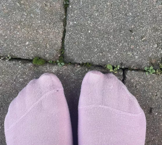 Can you see my toes?