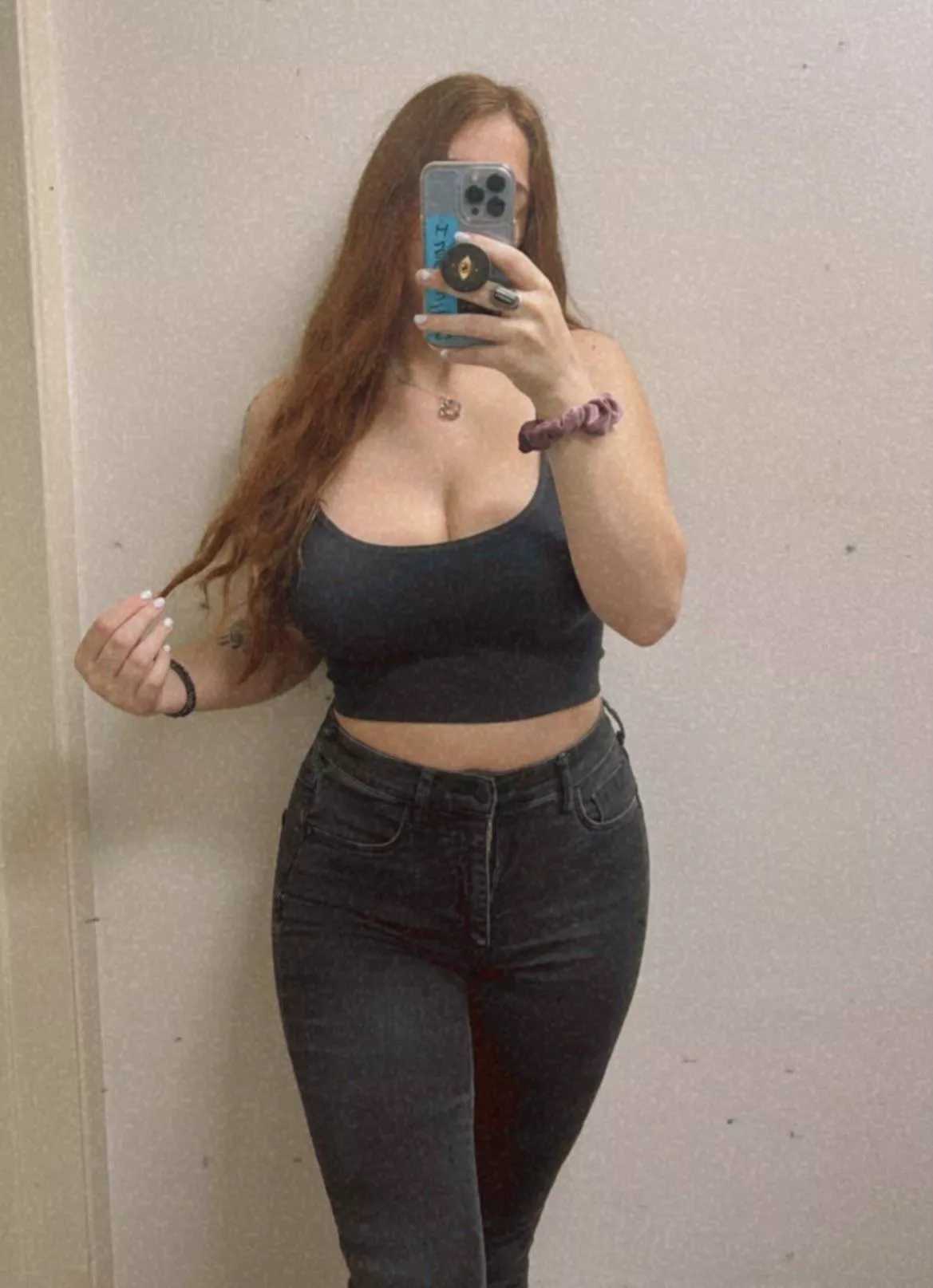 Can’t help but grab onto my hair 😋[F]