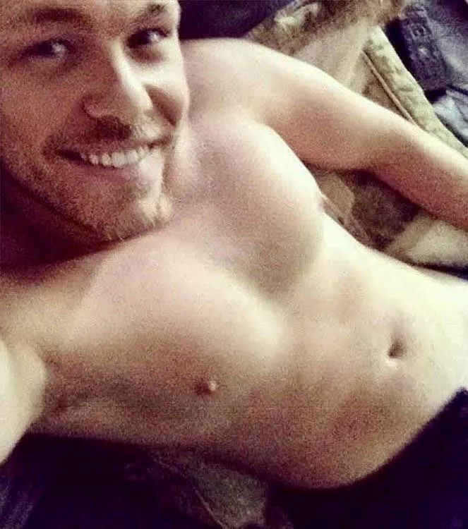 Cheers to being 4 years single! 🤘🏼♥️ hope everyone is having a splendid day!