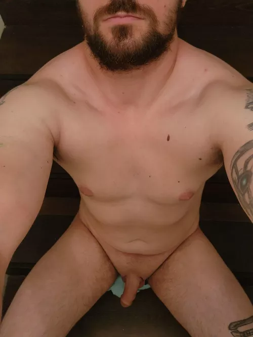 Come and unwind with this bearded Aussie