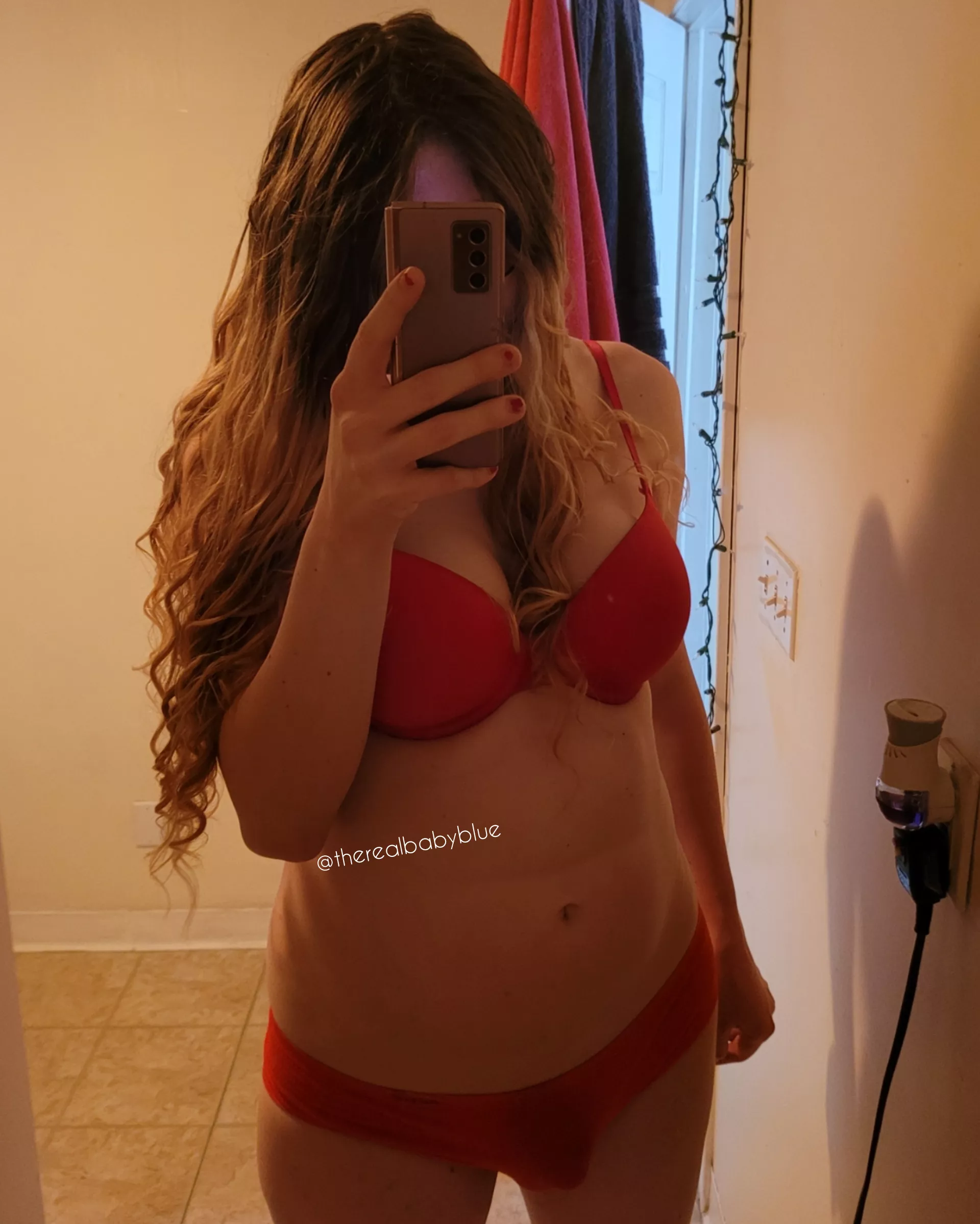 Do you like bombshells with bulges?