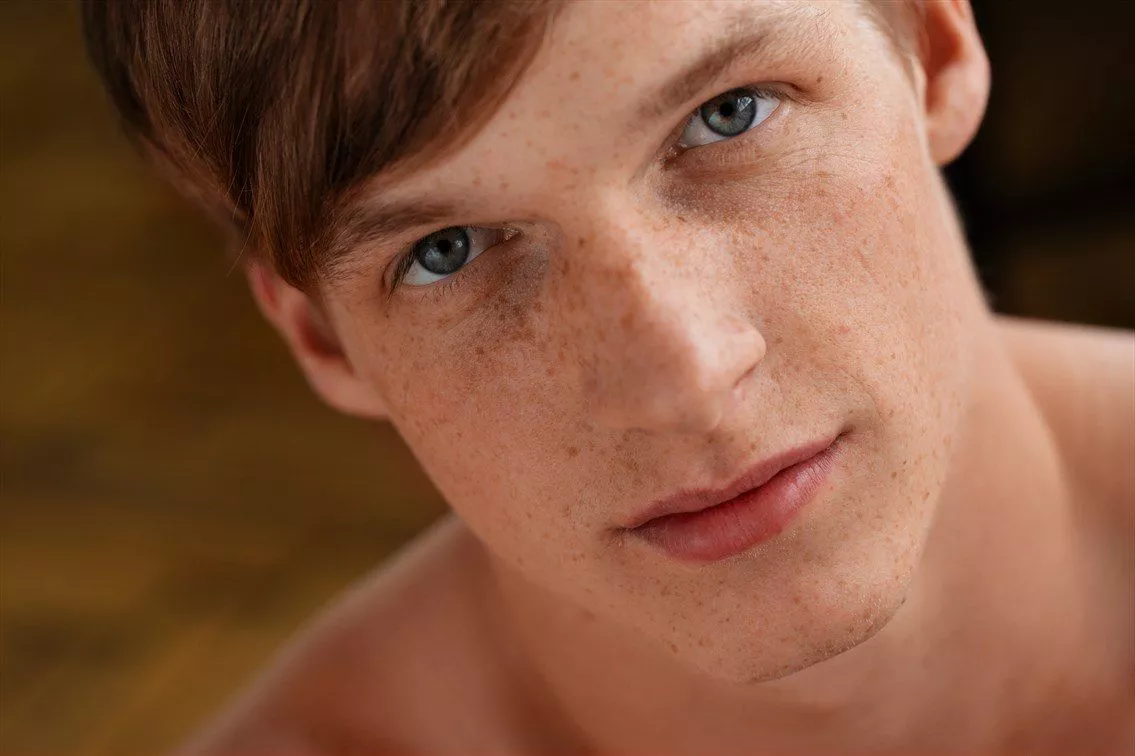 Don't talk. Just kiss. 😏