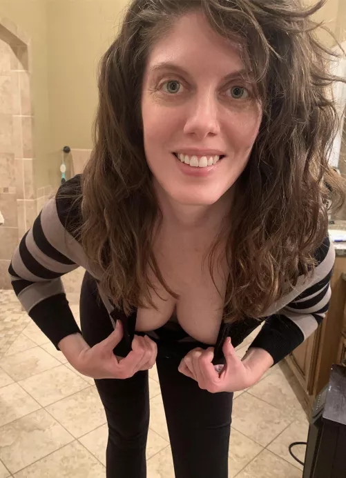 Downblouse before breakfast