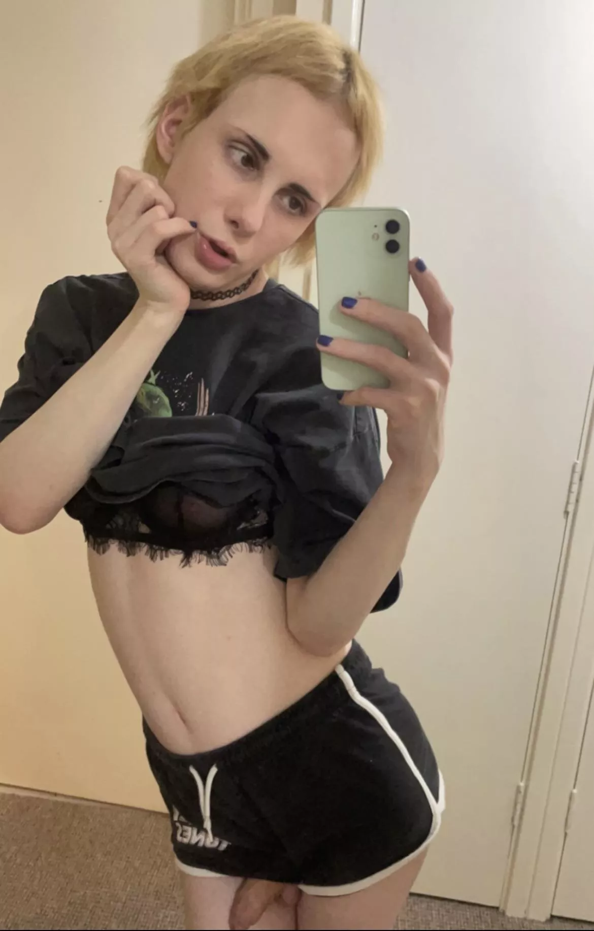 Dressing like a slut around the house so my roommate might have his way with me 🥰