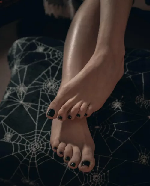 Everything’s better in black. Thoughts? 🖤