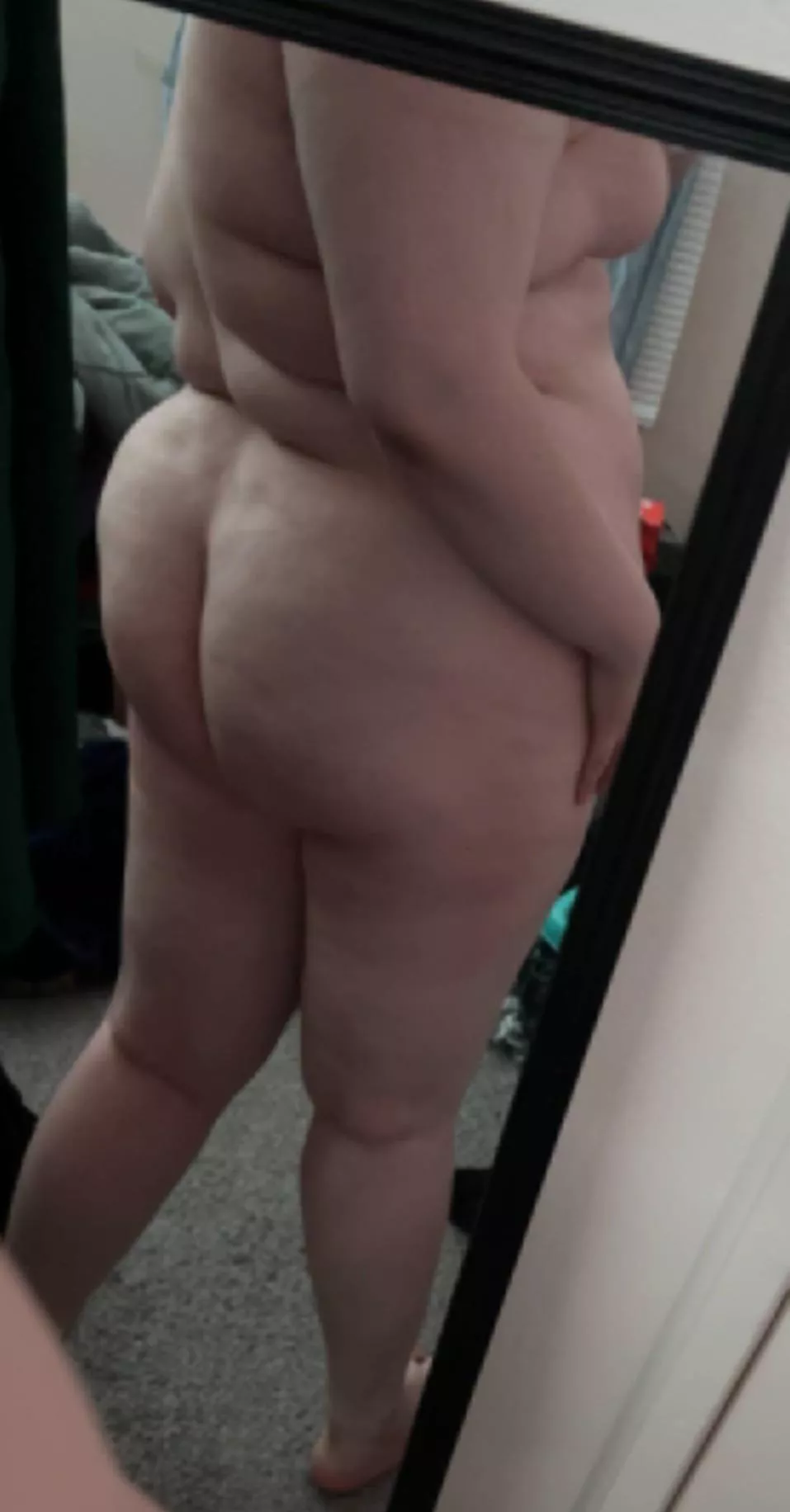 F19, 5’3, 220lbs. Learning to love my body’s been hard but I’m getting there.