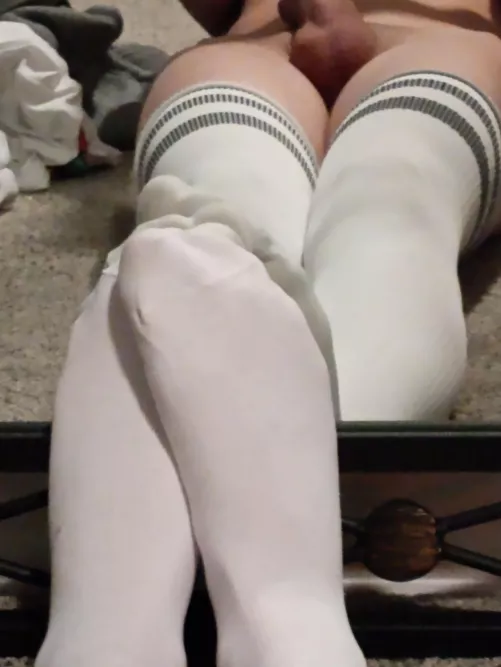 femboy feetsies <3