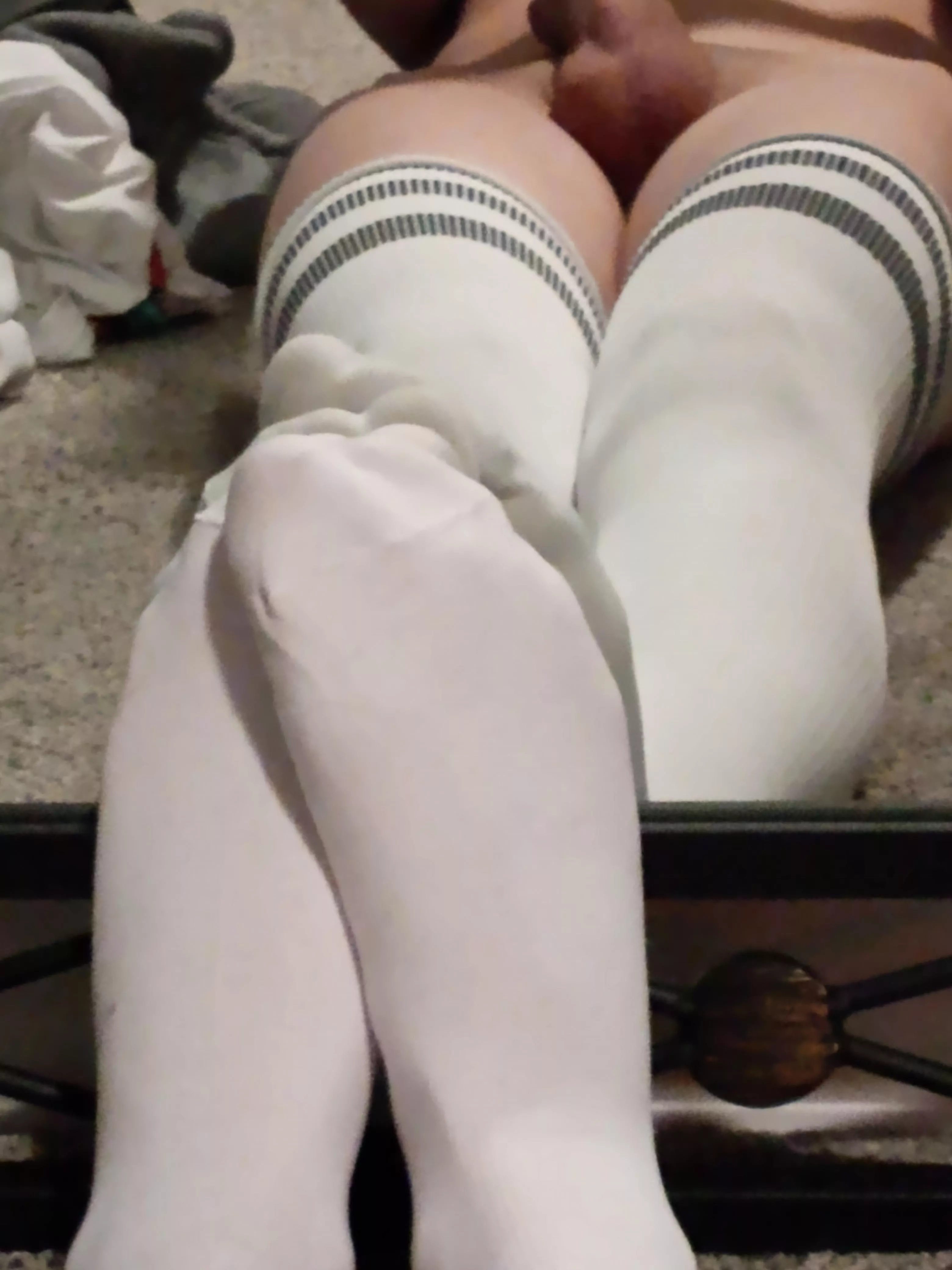 femboy feetsies <3
