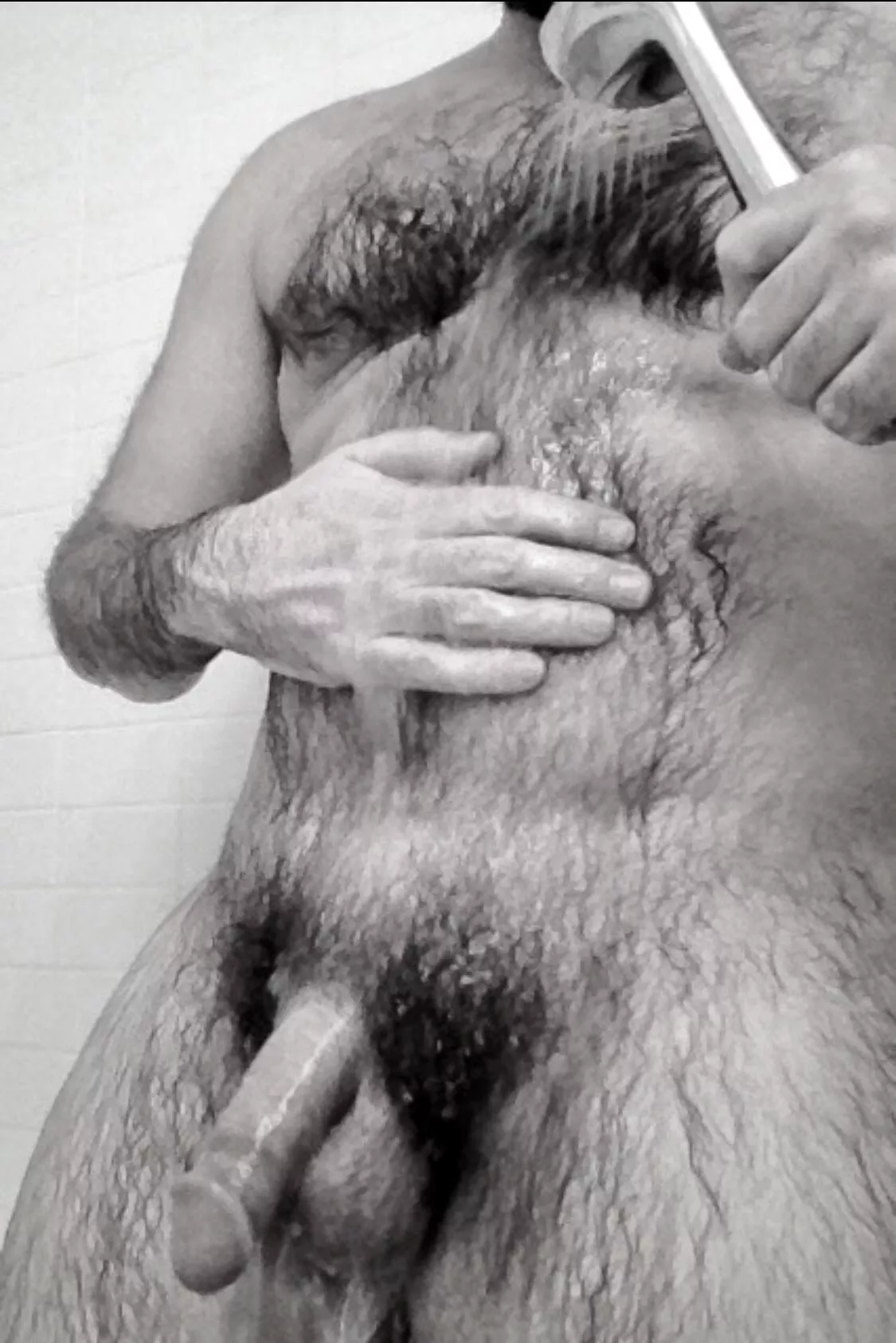Hairy and Wet 🚿😝
