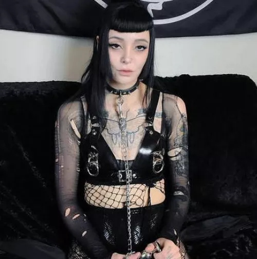 Hit an arrow now for an instant humiliation task in a moment [F]