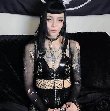 Hit an arrow now for an instant humiliation task in a moment [F]