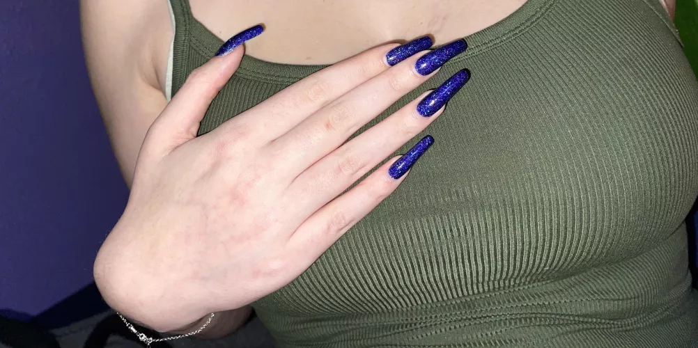 I love doing this type of pose 🤭