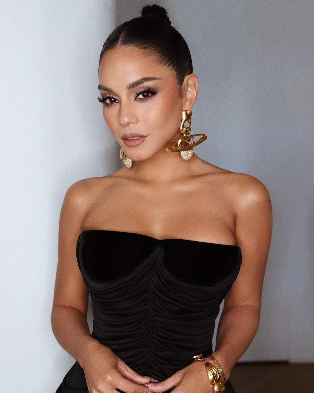 I need Vanessa Hudgens to pin me down and milk my cock