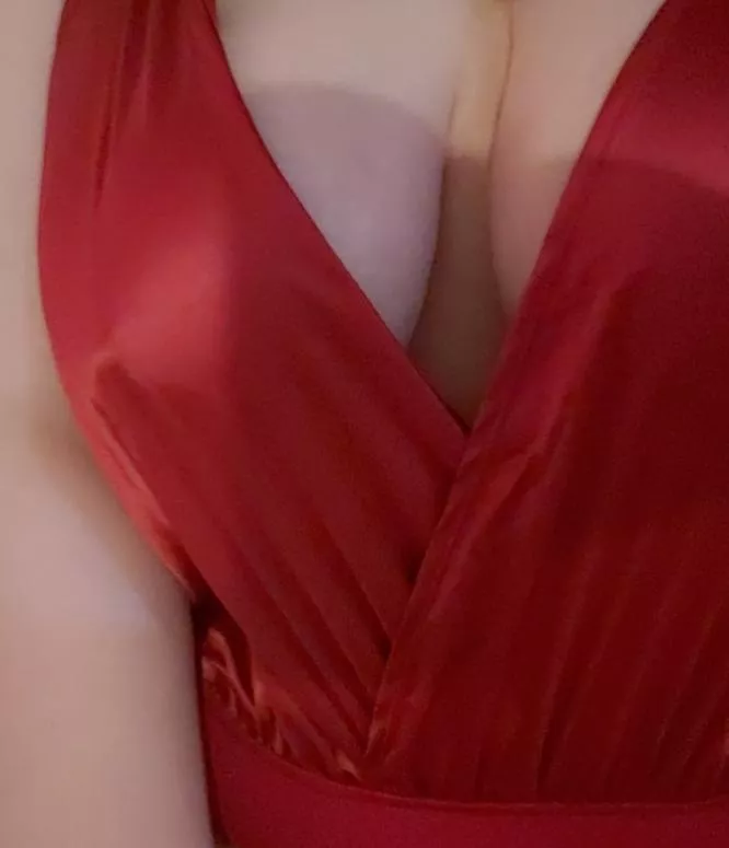 I think this top looks best without a bra... Don't you?