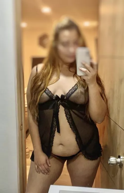 I wanna tease you with mirror selfies 💗