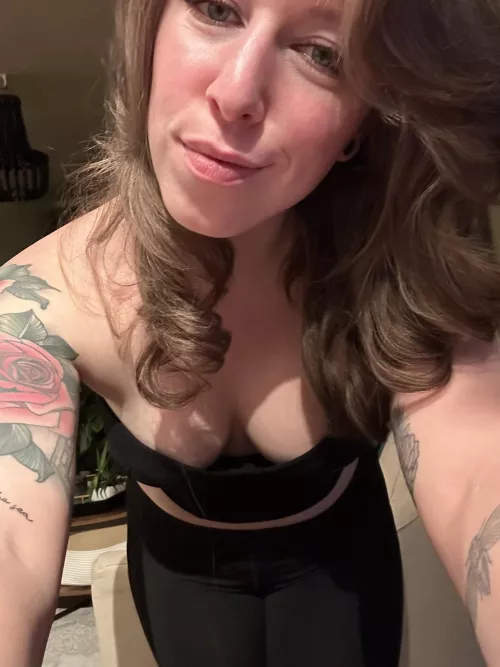 Just leaning in to give you a smooch 😘