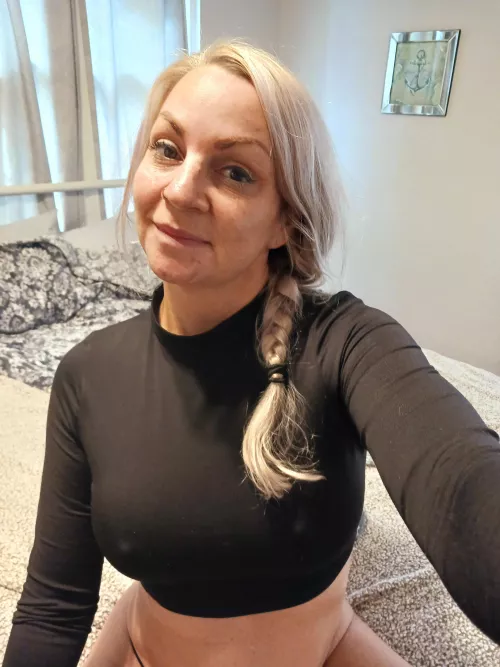 Just woke up, No makeup. Still looking good?