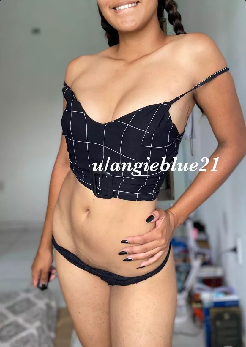 Kiss my lips or my tummy [IMG]