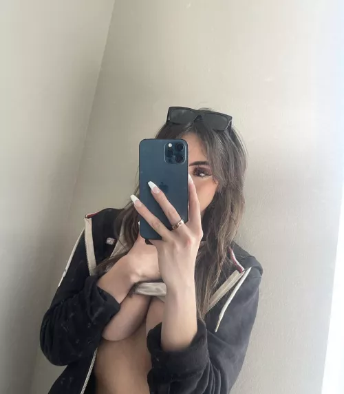 Like my mirror selfie?