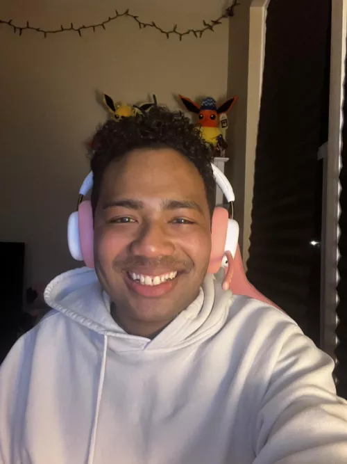 M34 looking for companions for games and such. Competitive in OW2, learning League, Fortnite, and taking suggestions for new games. DM for discord if interested