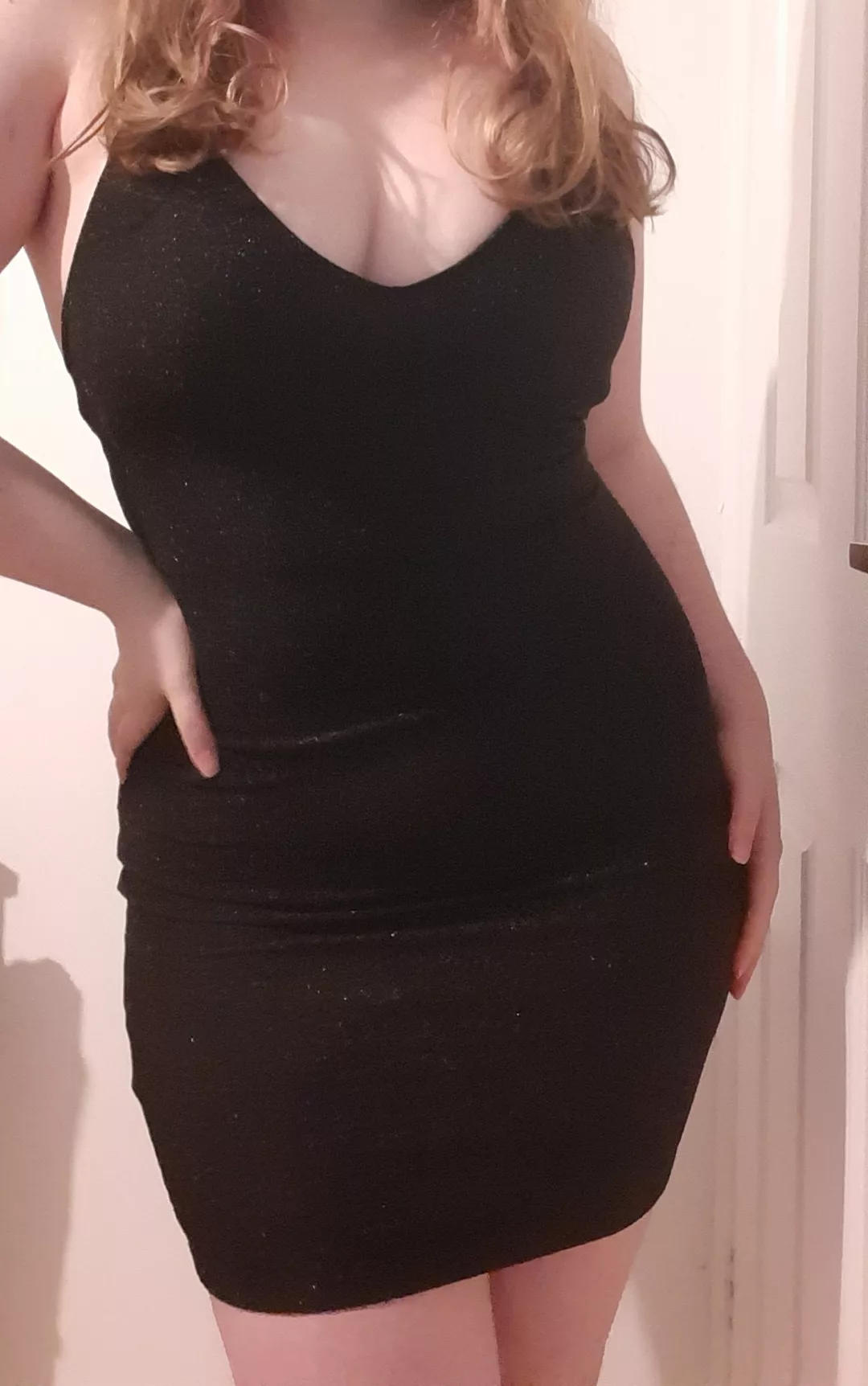 Maybe I should wear a bra with this? I don't want my chest to be shadowed by my curves 🤭