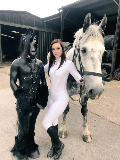 Mistress Vivienne l’Amour and her ponies