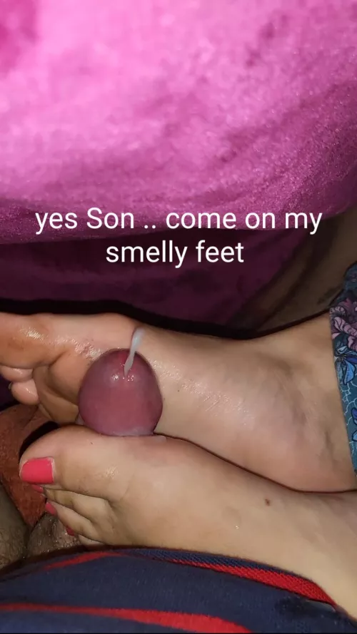 mom dirty smelly footjob