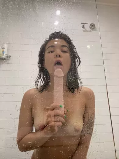 My mission is to get guys attention 😝