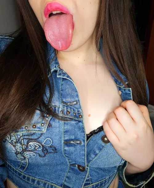 my tongue is wide and steamy🔥😈