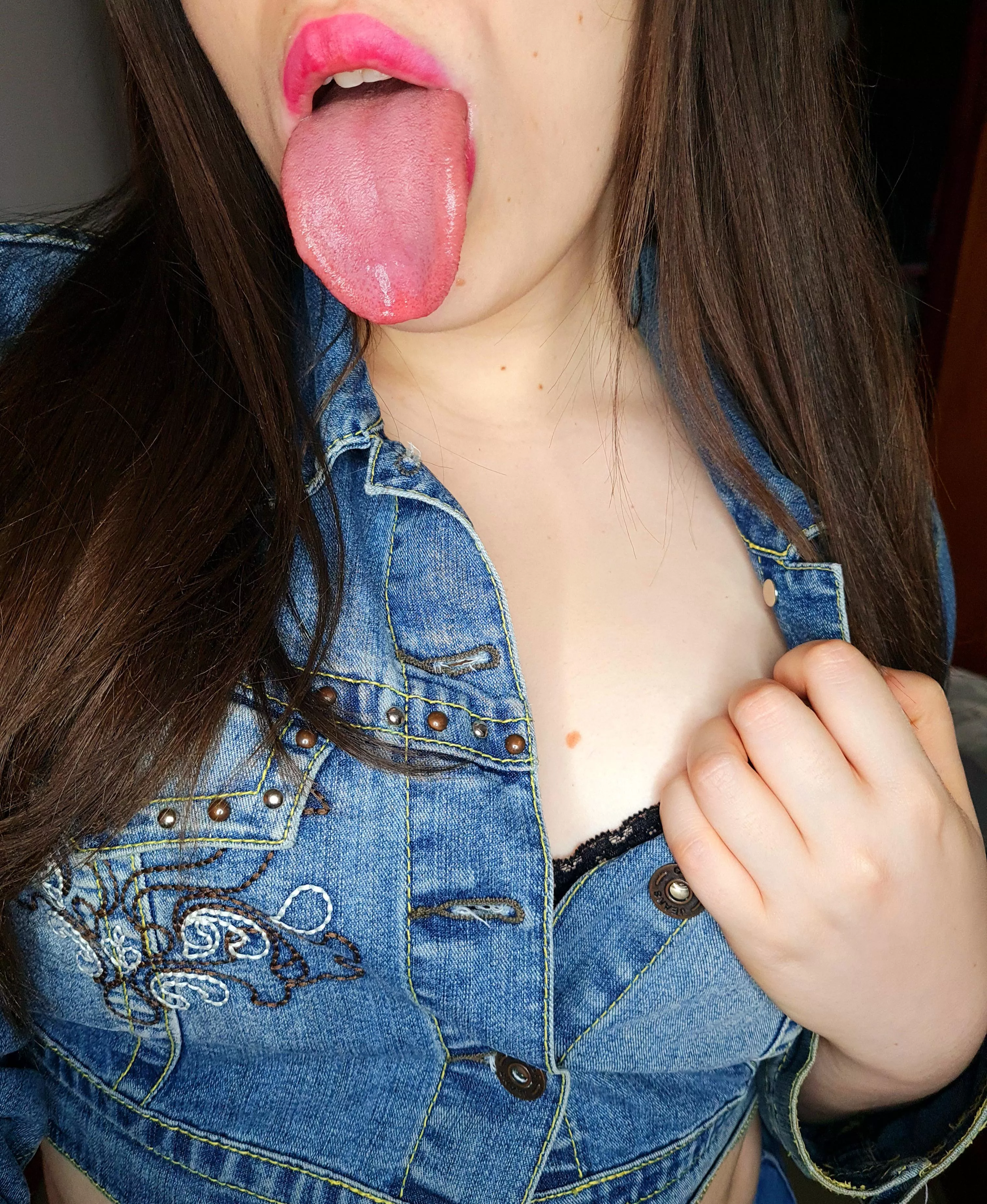 my tongue is wide and steamy🔥😈